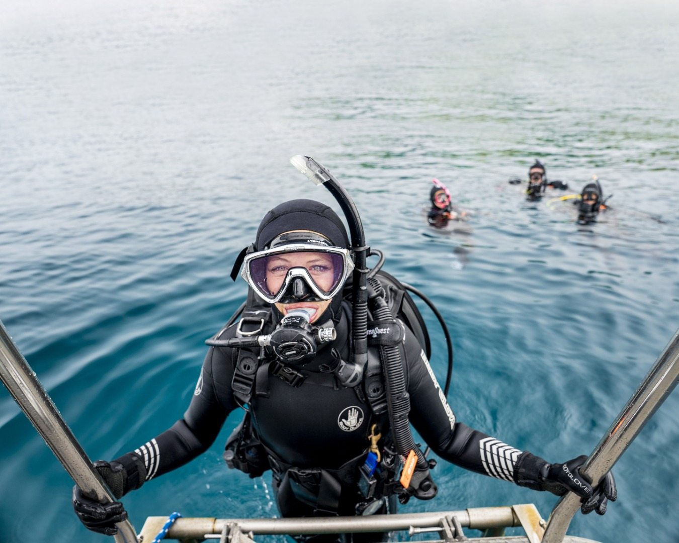 diver ascending the ladder into the boat as an open water diver